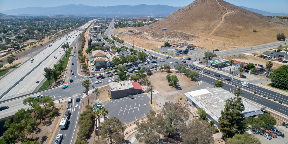 More Photos Of 3841 Hamner Ave, Norco Bar For Sale