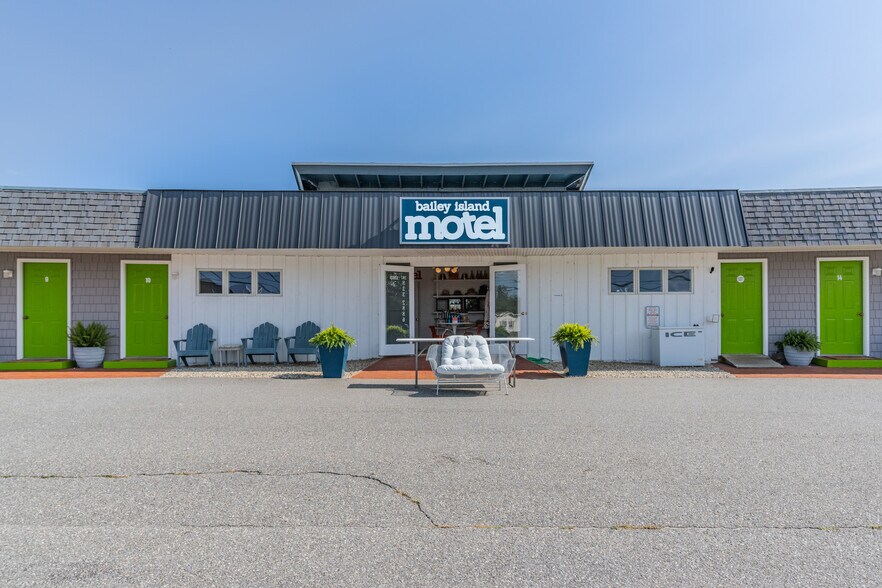 More Photos Of 2041 Harpswell Islands Rd, Bailey Island Hotel For Sale