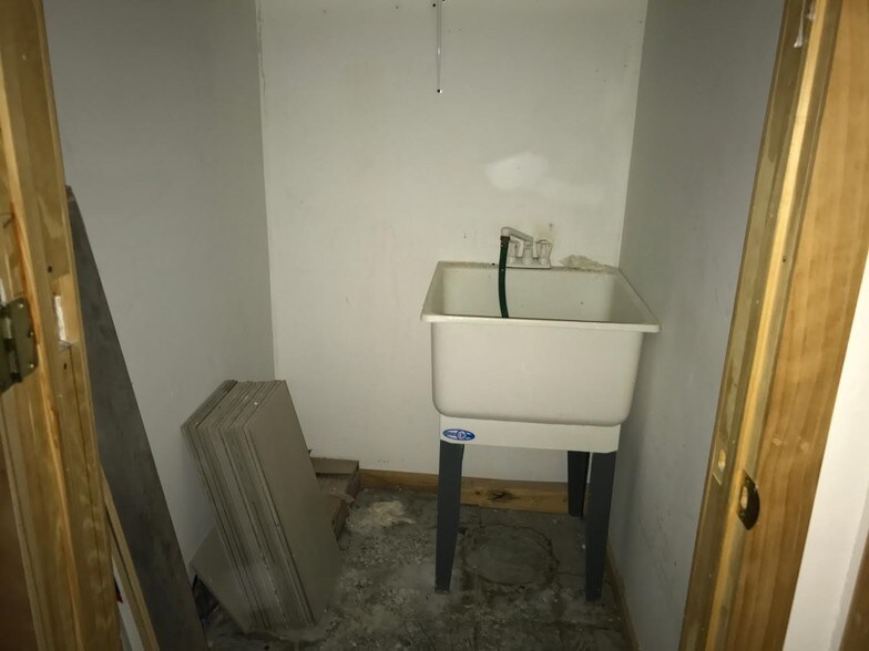 More Photos Of 3430 W Diversey Ave, Chicago Coworking Space