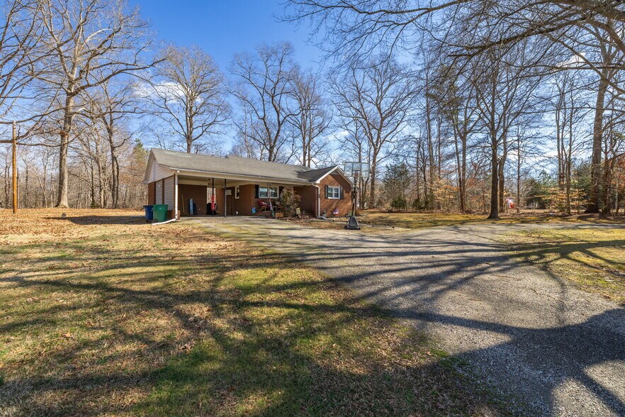 More Photos Of 5513 NC Highway 700, Eden Flex For Sale