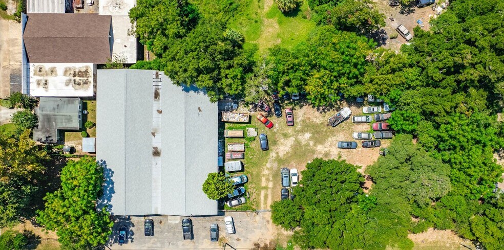 More Photos Of 2800 N P St, Pensacola Warehouse For Lease