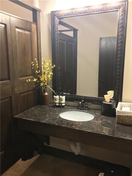 More Photos Of 1800 NE 135th St, Oklahoma City Office For Sale