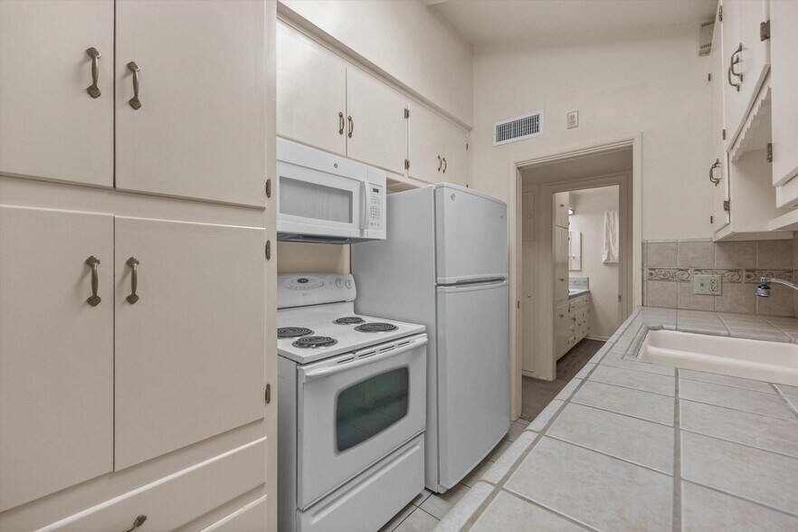 More Photos Of 16 Tobias St, Kernville Storefront Retail Residential For Sale