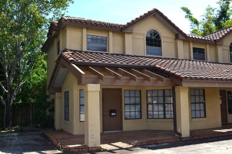 More Photos Of 217 W Seminole Ave, Melbourne Office For Lease