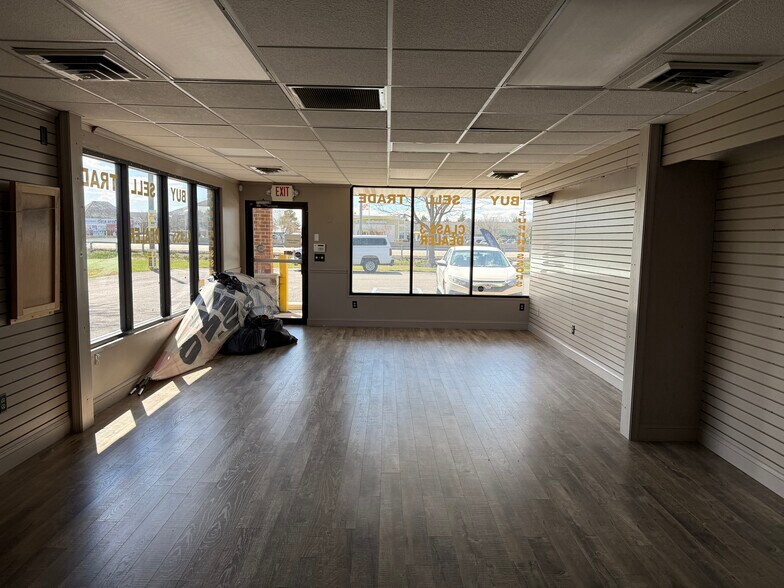 More Photos Of 200 Island Plaza Ct, Stevensville Freestanding For Lease