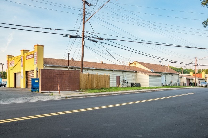 More Photos Of 6140 E Independence Blvd, Charlotte Freestanding For Lease