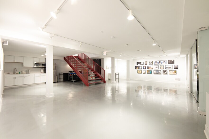 More Photos Of 1637 W Chicago Ave, Chicago Apartments For Lease