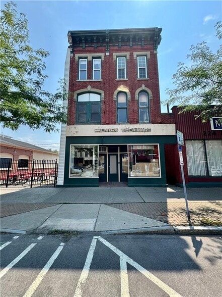 Primary Photo Of 230 E Main St, Palmyra General Retail For Sale