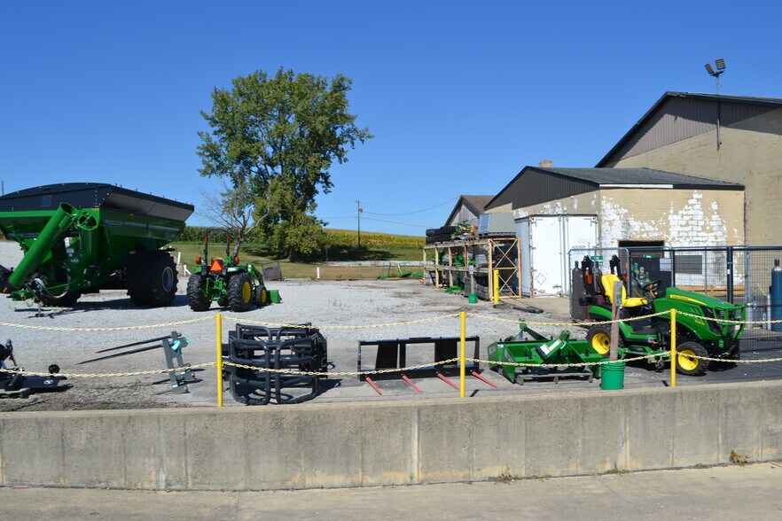 More Photos Of 1111 W 3rd St, Rushville Freestanding For Lease