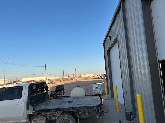 More Photos Of 2307 Stafford Blvd, Pecos Industrial For Lease