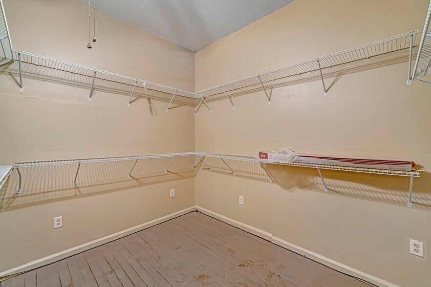 More Photos Of 122 W Main St, Florence Storefront For Sale