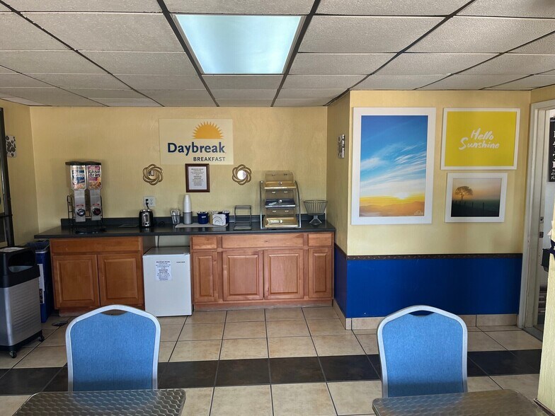 More Photos Of 4701 10th St, Great Bend Hotel For Sale