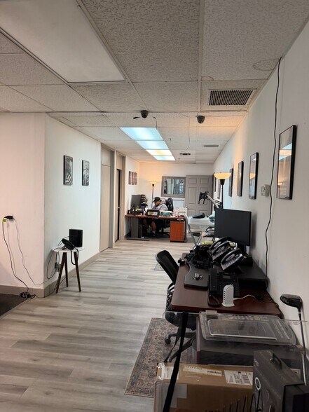 More Photos Of 20218-20220 S Hamilton Ave, Torrance Showroom For Lease
