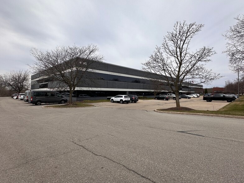 More Photos Of 4595 Broadmoor Ave SE, Grand Rapids Light Manufacturing For Lease
