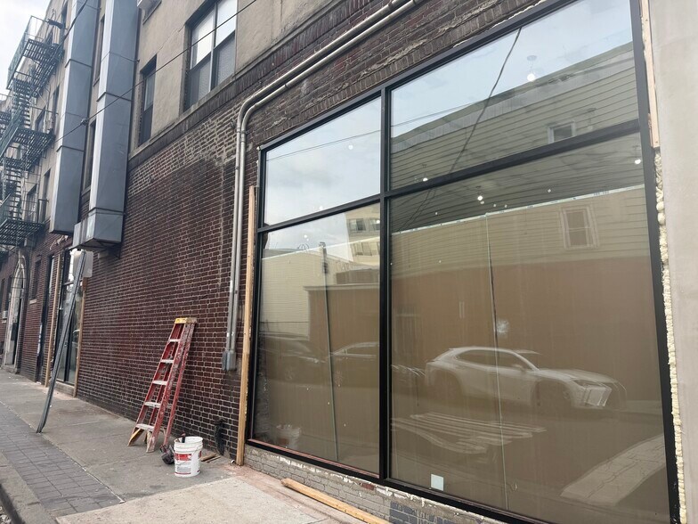 More Photos Of 364 Summit Ave, Jersey City Storefront For Lease