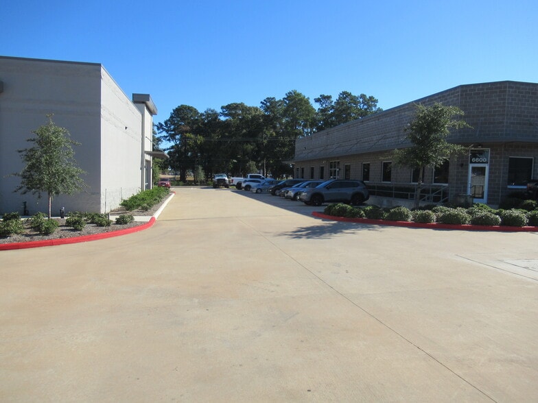 More Photos Of 2527 N Frazier St, Conroe Storefront For Sale