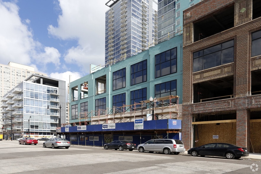 More Photos Of 123 E Cermak Rd, Chicago Restaurant For Lease