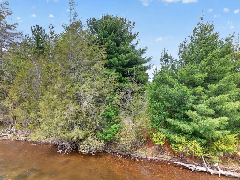 More Photos Of 48 - 50 Horseshoe Lake, Kauneonga Lake Apartments For Sale