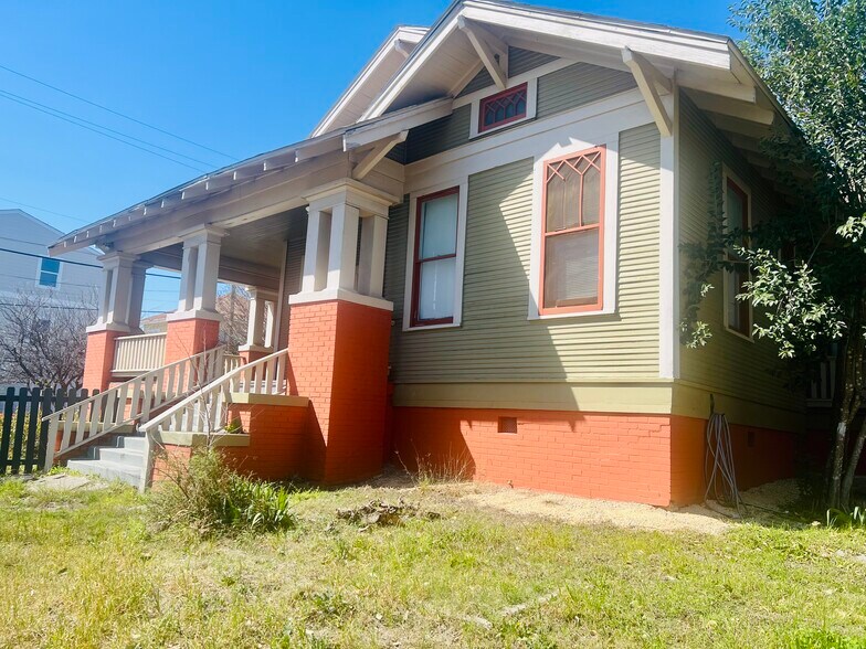 More Photos Of 403 Blanco Rd, San Antonio General Retail For Sale