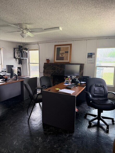 More Photos Of 9505 S Central Expy, Dallas Warehouse For Sale