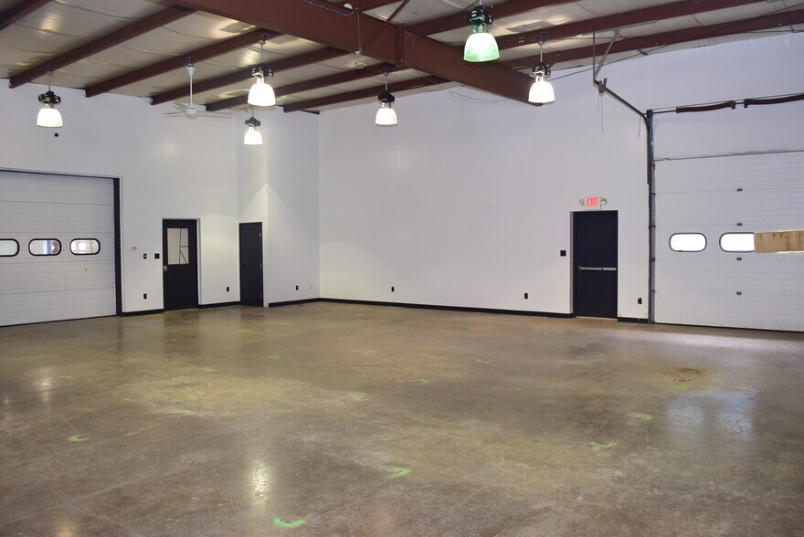More Photos Of 2013 General Potter Hwy, Centre Hall Showroom For Sale