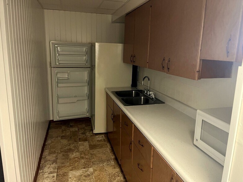 More Photos Of 1126 Pittsburgh Rd, Valencia Office For Sale