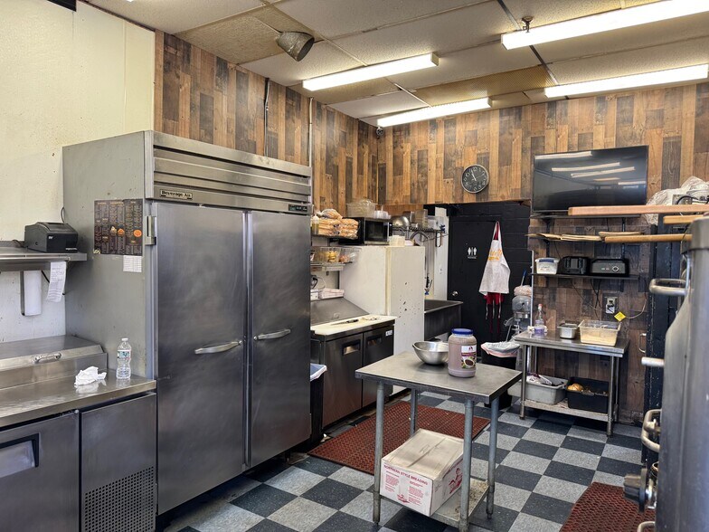 More Photos Of 470 N Franklin St, Holbrook General Retail For Sale