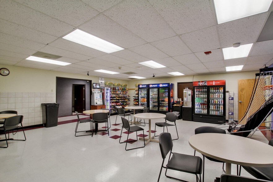 More Photos Of 7370 E 37th St, Wichita Flex For Lease