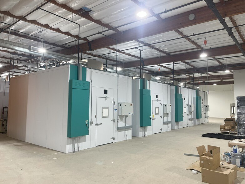 More Photos Of 6395 Cindy Ln, Carpinteria Manufacturing For Lease