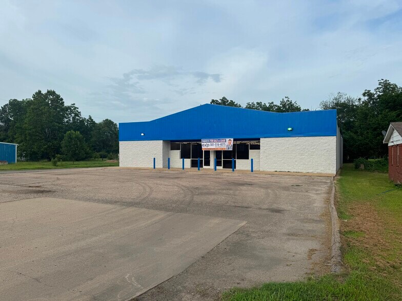 Primary Photo Of 820 N Main St, Brinkley Freestanding For Sale