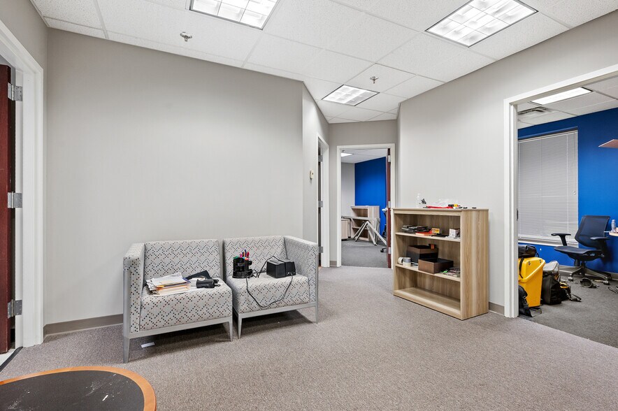 More Photos Of 3000 Stonewood Dr, Wexford Office For Lease