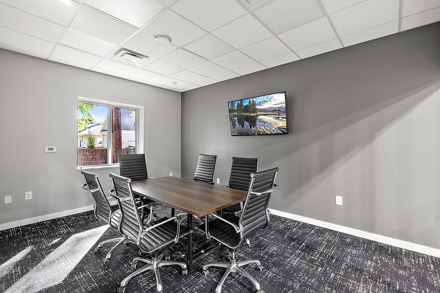 More Photos Of 311 W University Dr, Rochester Freestanding For Lease