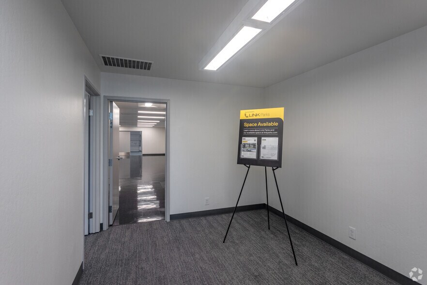 More Photos Of 2910-2960 Scott Blvd, Santa Clara Light Distribution For Lease