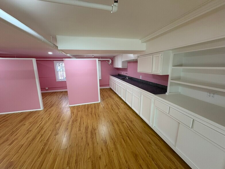 More Photos Of 108 W 4th St, Santa Ana Storefront Retail Office For Lease