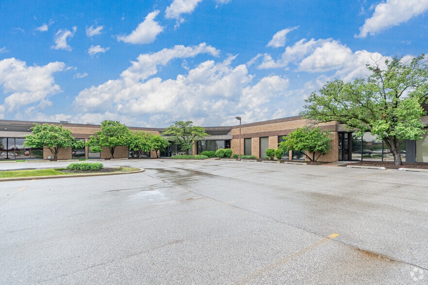 Primary Photo Of 800-820 W South Thorndale Ave, Bensenville Flex For Lease