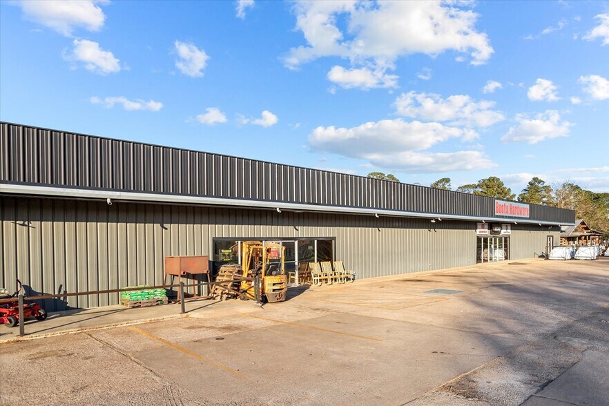 More Photos Of 101 S US Highway 69, Huntington Department Store For Sale