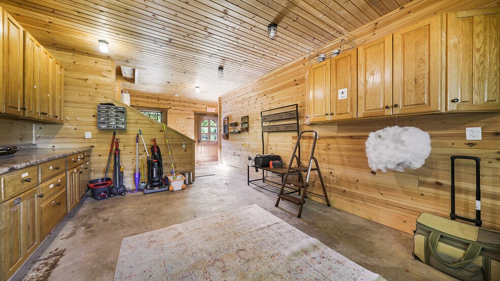 More Photos Of 409 N State St, Franklin Grove Hotel For Sale