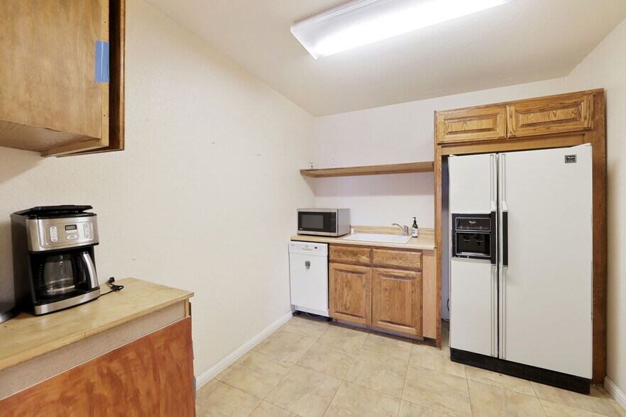 More Photos Of 70 Railroad Ave, Danville Office For Sale