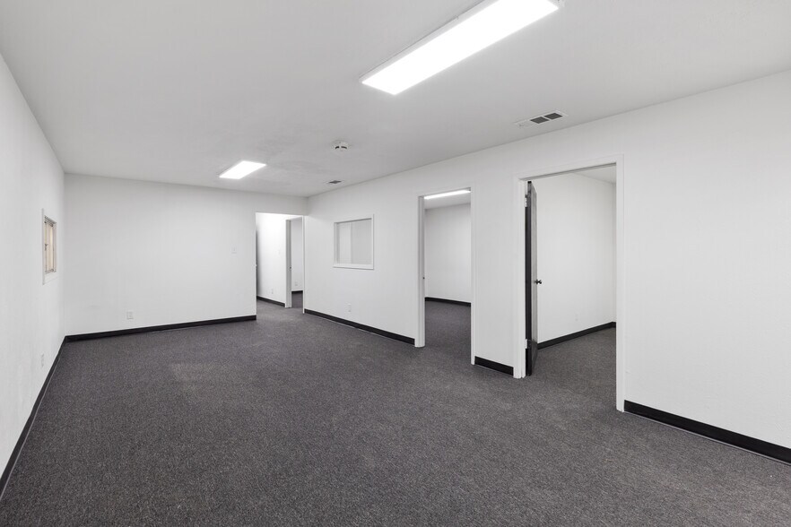 More Photos Of 3623-3625 E Vickery Blvd, Fort Worth Warehouse For Sale