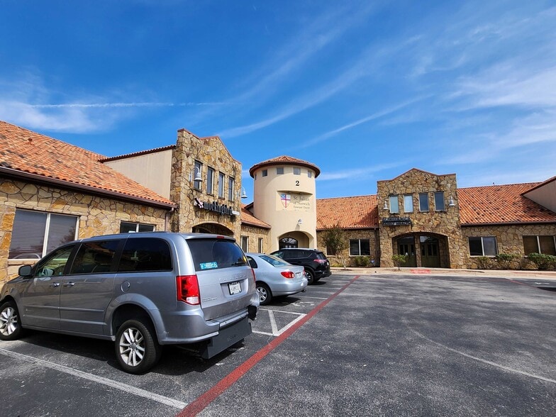More Photos Of 7700 Cat Hollow Dr, Round Rock Medical For Lease