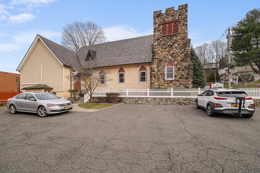 More Photos Of 27 Cleveland St, Valhalla Loft Creative Space For Sale