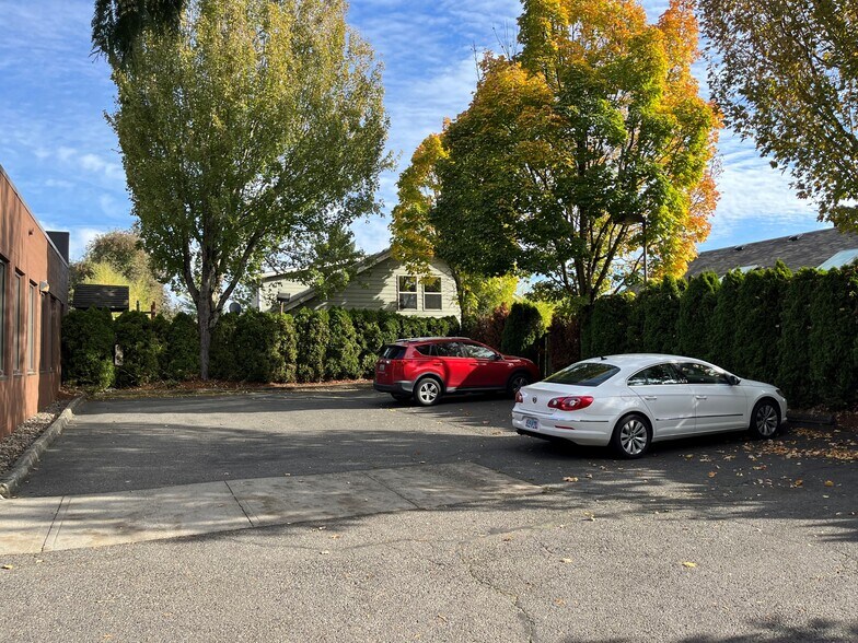 More Photos Of 4702-4706 NE Glisan St, Portland Medical For Lease