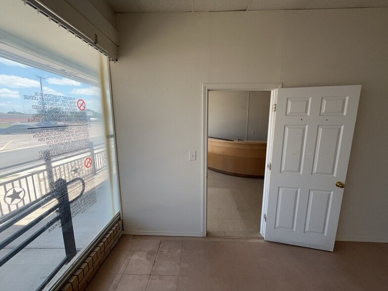 More Photos Of 209 W Avenue D, Copperas Cove Freestanding For Lease