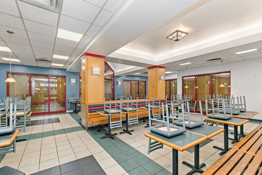 More Photos Of 240 Douglas Rd, Oswego Fast Food For Lease