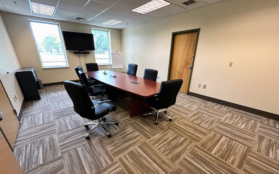 More Photos Of 453 Lincoln St, Carlisle Flex For Lease