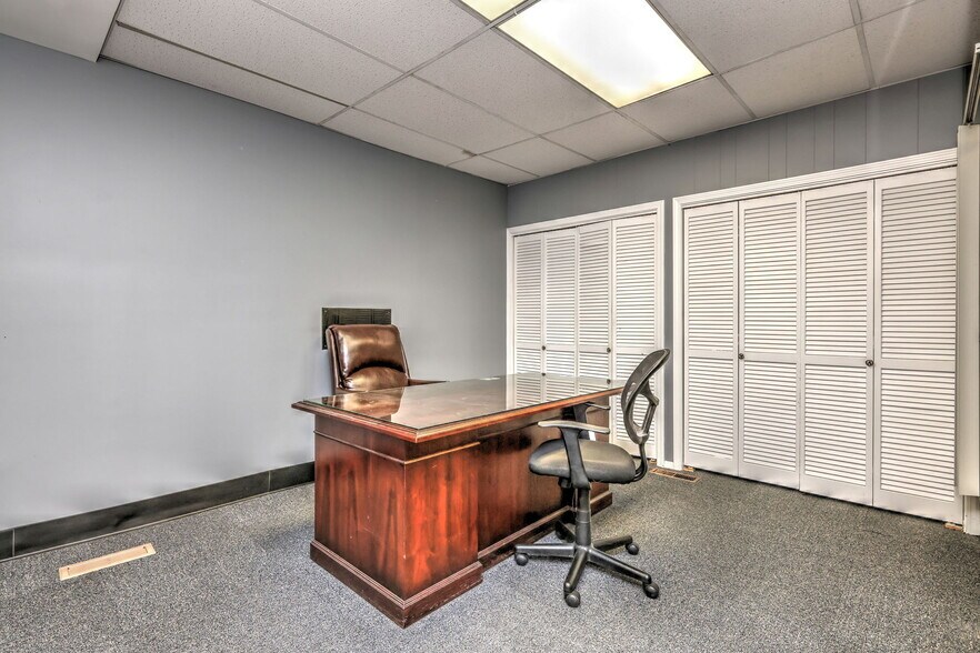 More Photos Of 1948 Chapel St, New Haven Office For Sale
