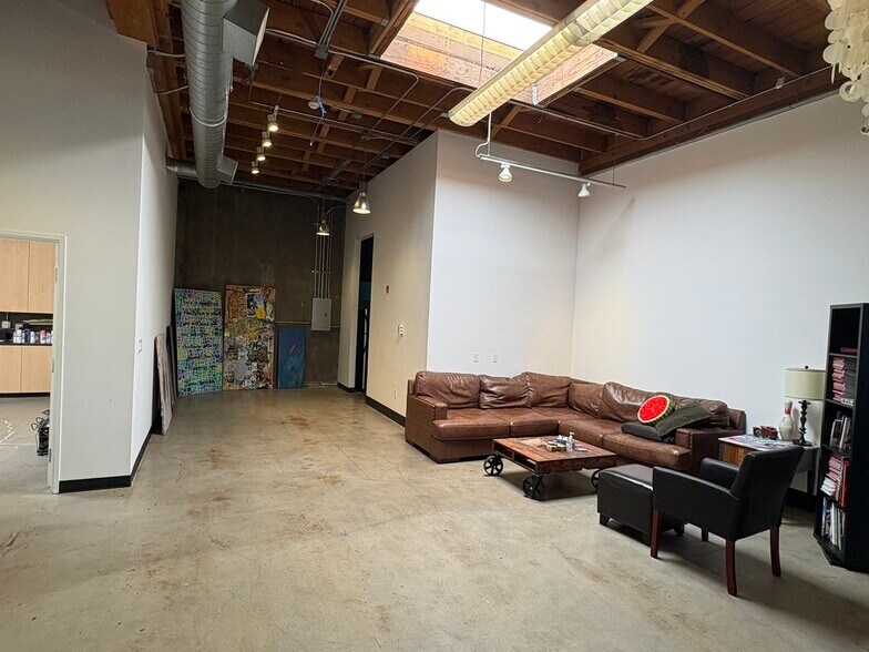 More Photos Of 711 SE Ankeny St, Portland Office For Lease