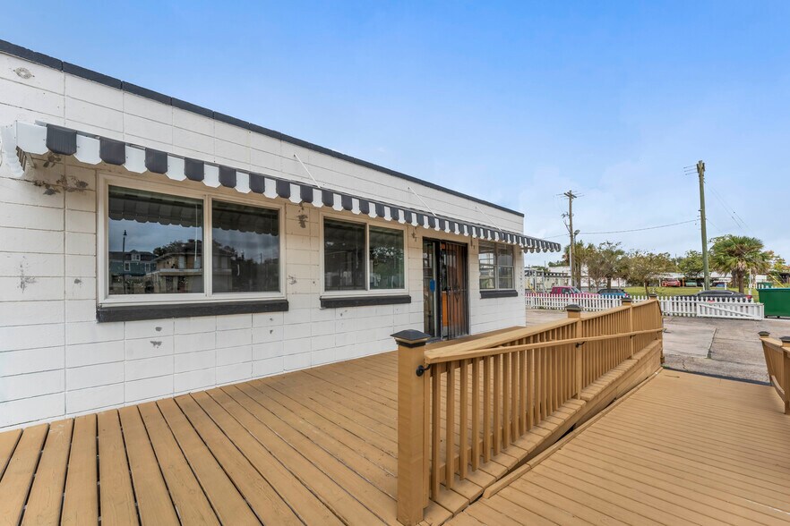 More Photos Of 1352 N Main St, Jacksonville Auto Dealership For Lease