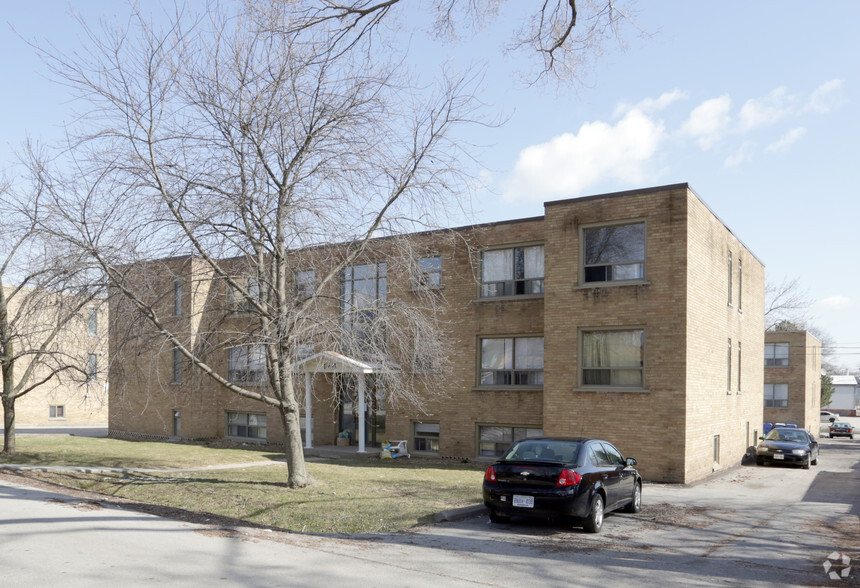 Primary Photo Of 169 Maurice Dr, Oakville Apartments For Sale