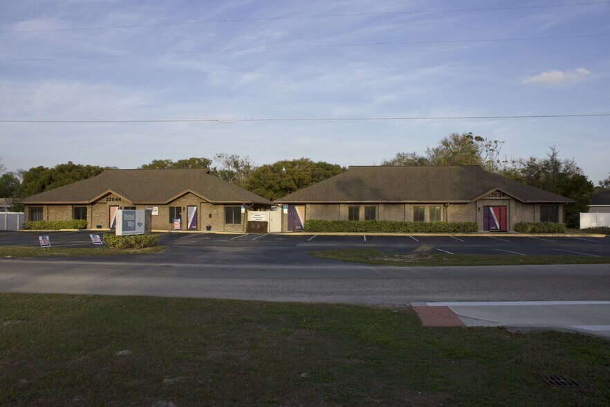 More Photos Of 32644 Blossom ln, Leesburg Office For Sale